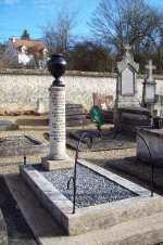 La tombe du poète au cimetière de Samoreau